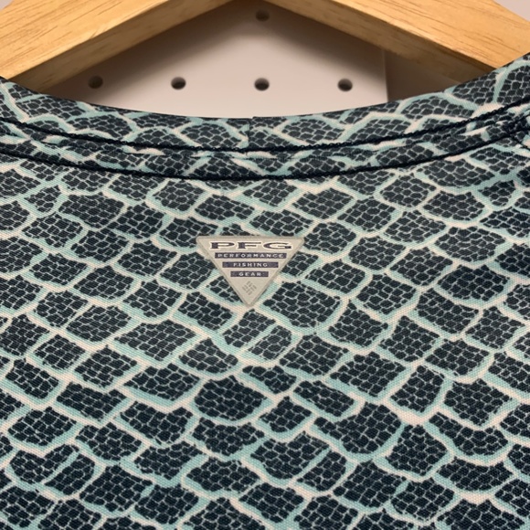 Women's Columbia PFG Omnishade Long Sleeved Shirt - Picture 5 of 5